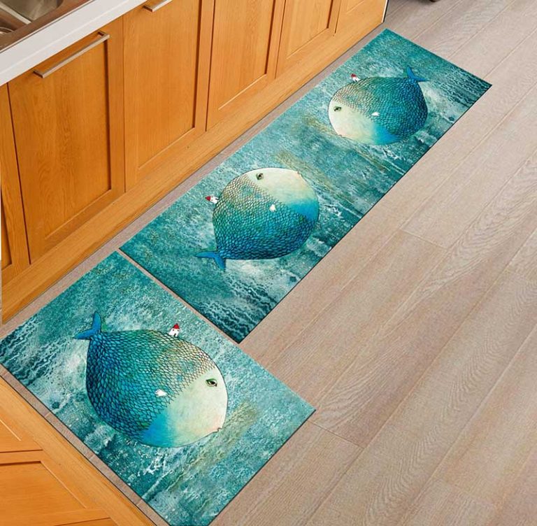 Keukenloper met blauwe vis